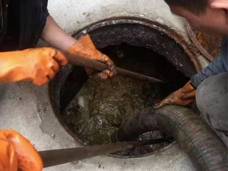 临潼清理化粪池时如何避免沼气的危害?